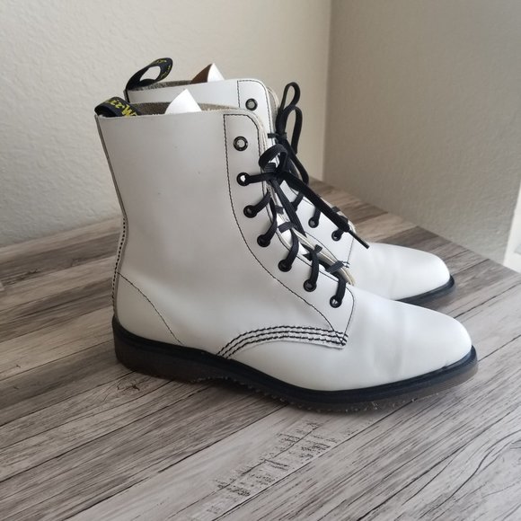 Dr. Martens Shoes - Vintage 80s pointed toe white leather doc martens w SZ 7